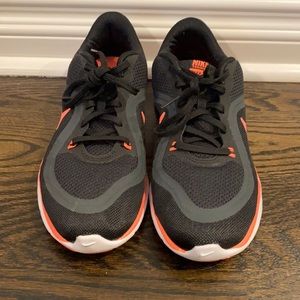 Black and coral Nike sneakers size 8